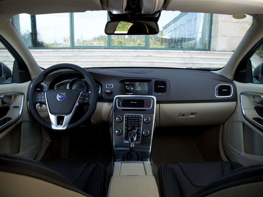  Volvo S60L 2013 года  (фото 8 из 12)